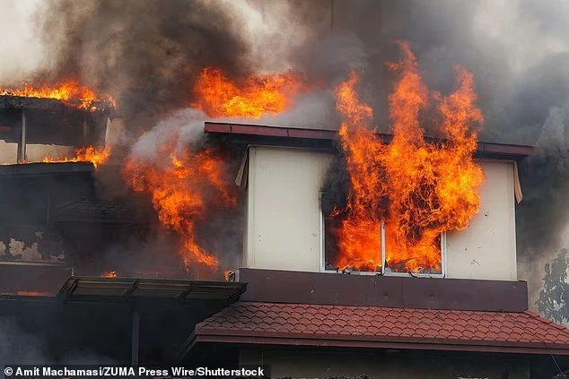 Toàn cảnh thủ đô Nepal chìm trong khói lửa giữa biểu tình bạo lực