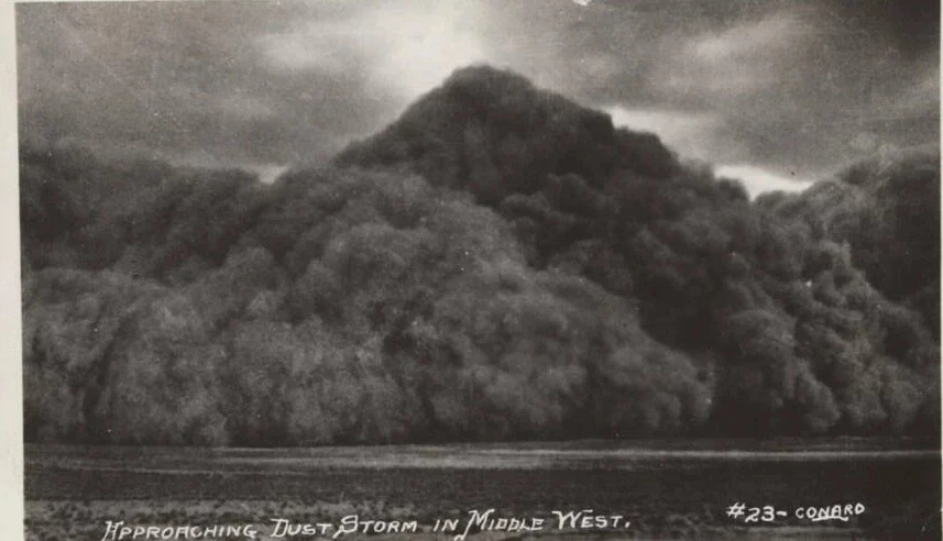 Loạt hình ám ảnh về "cơn bão đen" tàn phá Kansas thập niên 1930