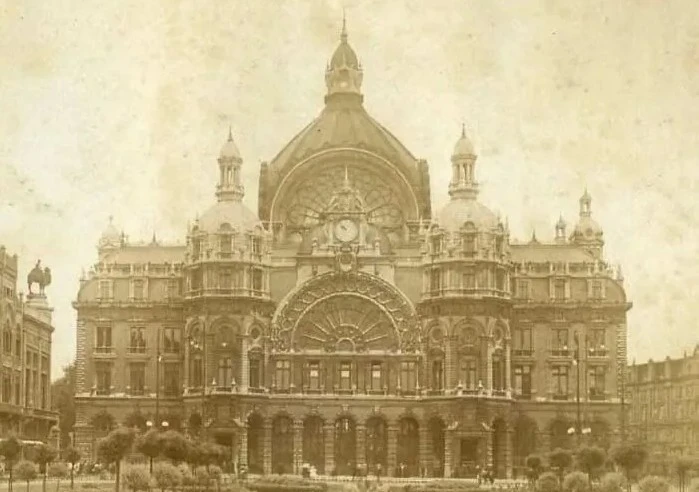 Ấn tượng diện mạo loạt công trình lịch sử nhiều năm trước