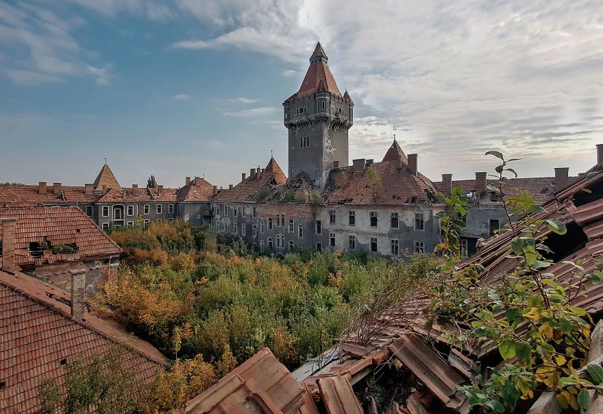 Khám phá loạt địa điểm bỏ hoang ấn tượng ở Hungary