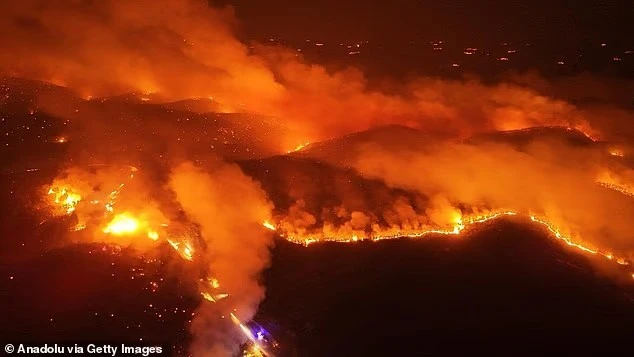 Cảnh cháy rừng như "hỏa ngục" ở Châu Âu