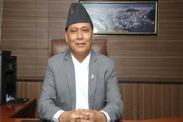 Người được chọn làm lãnh đạo chính phủ lâm thời Nepal là ai?