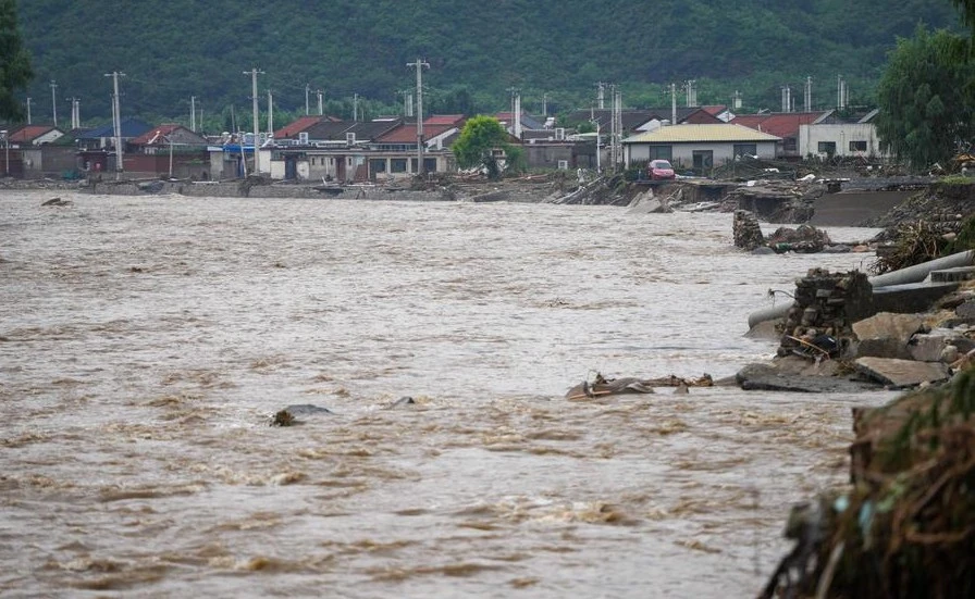 Hình ảnh ngập lụt nghiêm trọng vì mưa lũ ở Bắc Kinh