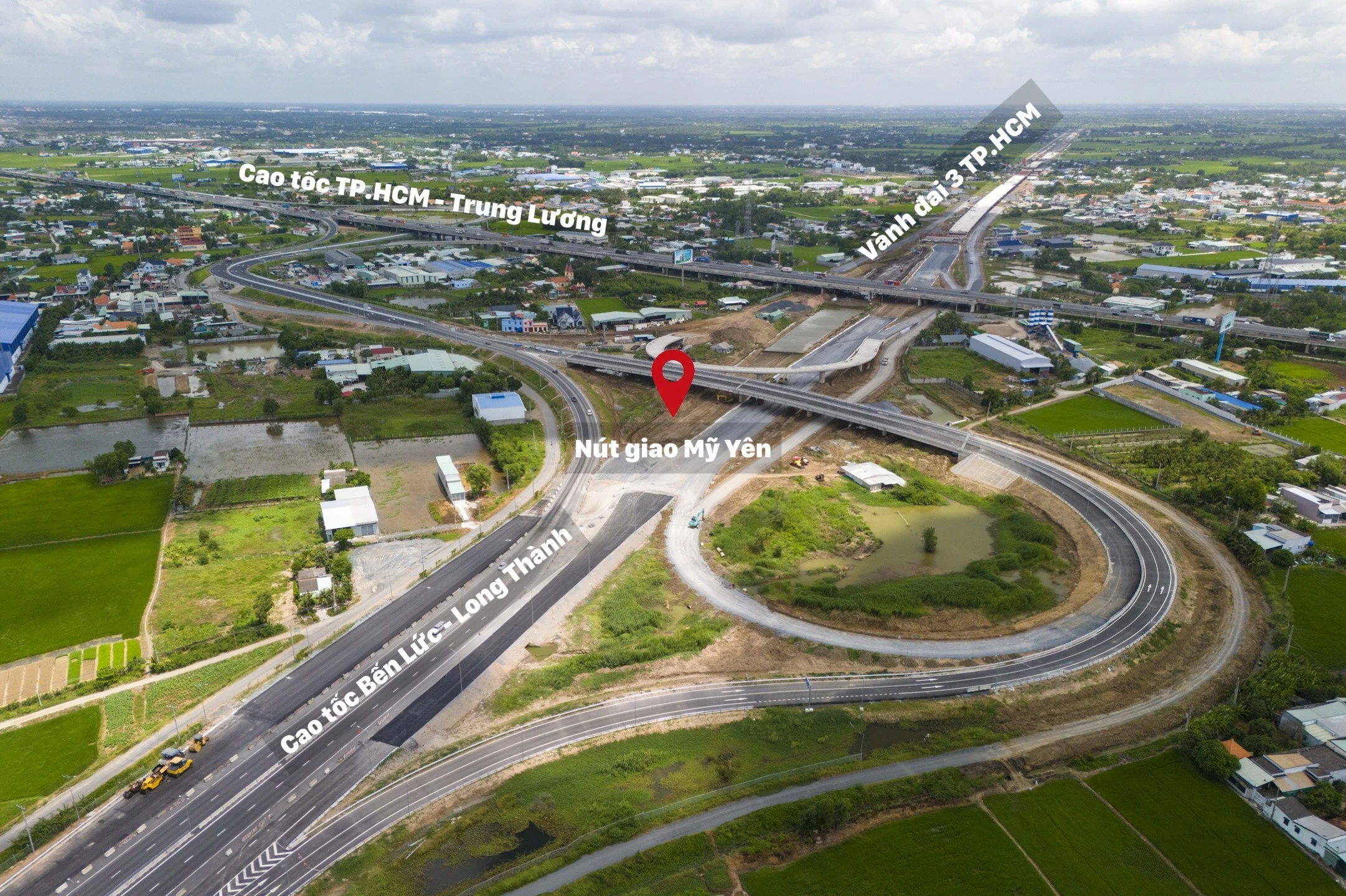 Nút giao nối 3 cao tốc 115.000 tỷ sắp thông xe kỹ thuật