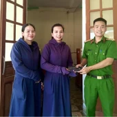 Nhặt được của rơi, 2 người phụ nữ tìm người trả lại