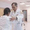 Phép màu y học giữa đời thường: Bác sĩ Vinmec “hồi sinh” đôi chân cho bé gái liệt hoàn toàn