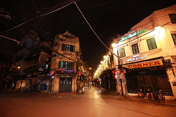 Hà Nội hiu hắt mùa Covid-19, dân mạng than nhớ “đặc sản” tắc đường