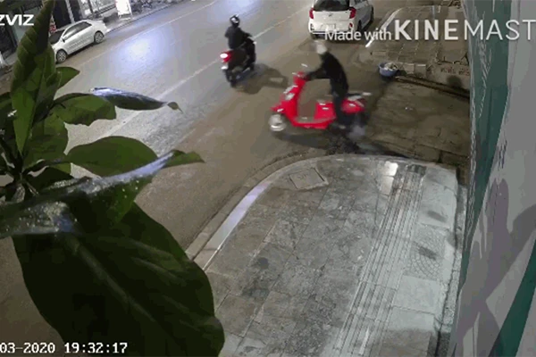 Video: Trộm cuống cuồng vứt xe bỏ chạy trối chết vì tiếng hét của bé trai