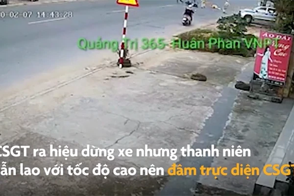 Video: Thanh niên điều khiển xe máy đâm gãy chân CSGT