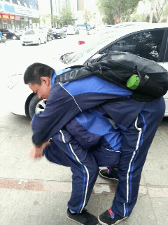 Tuy vậy trào lưu hôn lộn vòng này vẫn lan nhanh như một virus và có thể diễn ra ở bất cứ đâu.