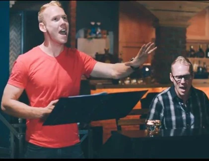 Chàng Tây cover 10 ca khúc hot tiếng Việt gây sốt