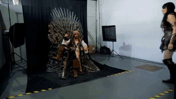 Anh đi ra, chỗ này là chỗ của tôi mà.