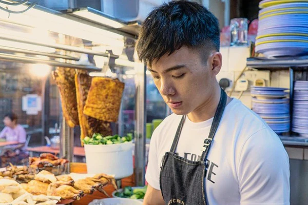 Nhảy nhót trong quán ăn, nam sinh Singapore bất ngờ nổi như cồn