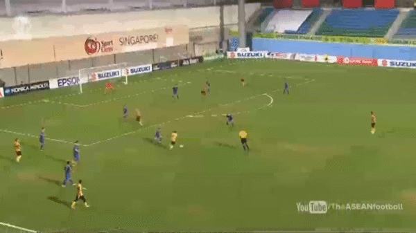 Safiq Rahim (Malaysia): Đã có pha solo từ cánh xộc thẳng vào trung lộ sau đó hạ gục thủ thành bên phía Thái Lan.