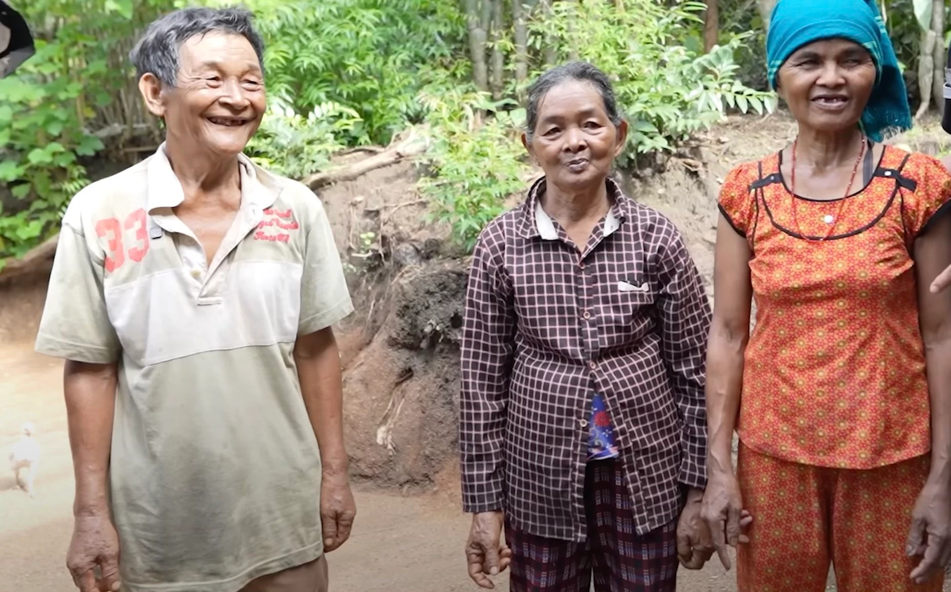 Khó tin cụ ông cưới 2 chị em ruột, đã sống chung 40 năm