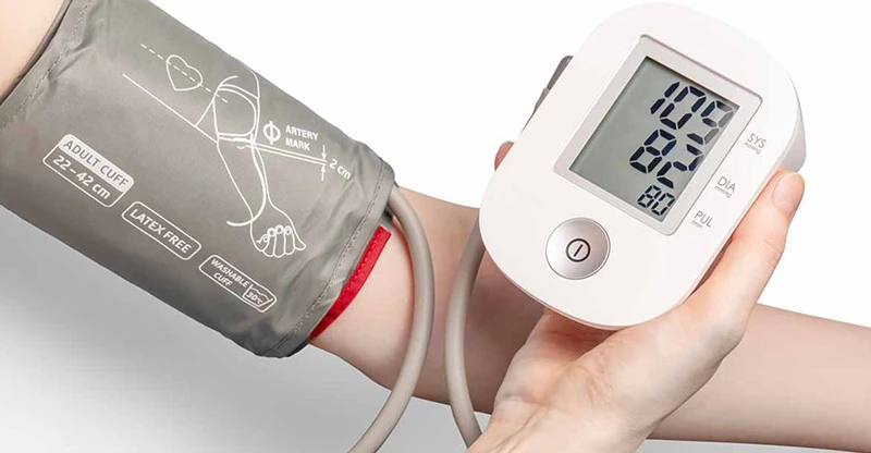 Dấu hiệu cảnh báo tăng huyết áp bạn cần biết