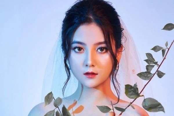 Nữ sinh Việt bị nhầm với "đệ nhất mỹ nữ Tân Cương" là ai?