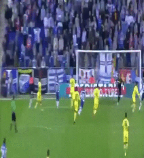 Trong trận đấu giữa Espanyol và Villareal ở vòng 11 La Liga. Trong pha tranh chấp bóng bổng với cầu thủ của Espanyol ở cuối trận, thủ môn Sergio Asenjo của Villareal bị ngã cắm đầu xuống sân khiến anh nằm bất tỉnh. Tuy nhiên, sau khi được các bác sĩ chăm sóc, Asenjo vẫn cố nén đau để tiếp tục thi đấu trong khoảng thời gian 10 phút còn lại do Villareal đã hết quyền thay người.