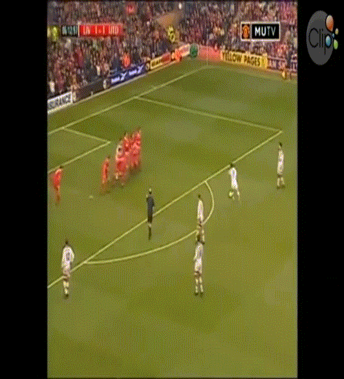 Trong trận đấu với Liverpool tại mùa giải cuối cùng của mình trong màu áo của M.U, Beckham tạo ra một siêu phẩm bằng pha đá phạt trực tiếp và biến Jerzy Dudek của Liverpool trở thành khán giả bất đắc dĩ.