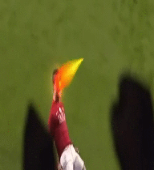 Cristiano Ronaldo được ví như một siêu nhân, với đôi mắt laser và những cú trượt ra lửa.