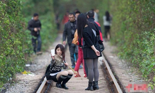 Giới trẻ TQ mê mẩn với con đường hầm tình yêu