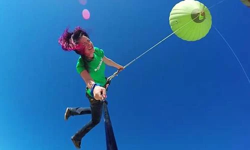 Giới trẻ Mỹ mê “tự sướng” trên không với khinh khí cầu