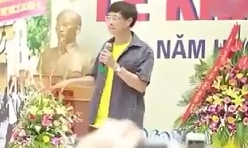 Thầy hiệu trưởng nhảy hiphop kết hợp beatbox trong lễ khai giảng