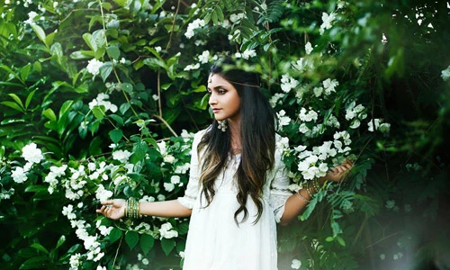 Đẹp mê hoặc bộ ảnh thiếu nữ xinh đẹp và hoa