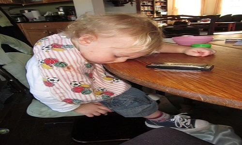 Các tư thế ngủ siêu dễ thương của bé (2)