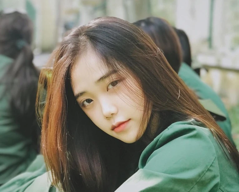 Hot girl quân sự xinh như sao Hàn dù chỉ để mặt mộc