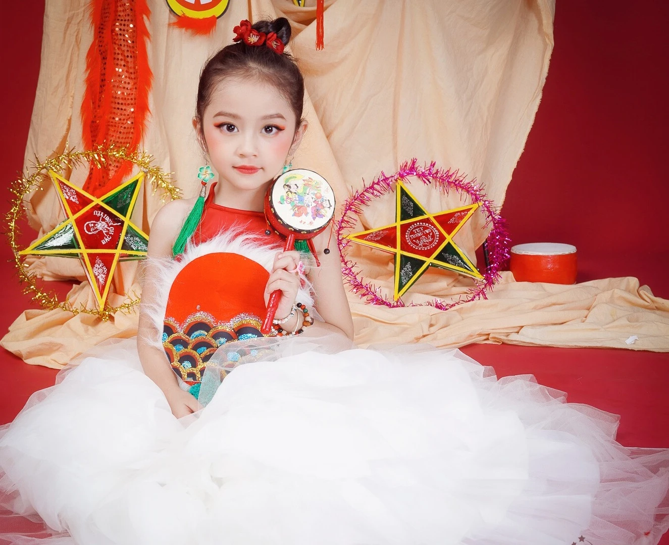 Hóa “chị Hằng” dịp Trung thu, cô bé lớp 1 gây sốt mạng nhờ lý do này...