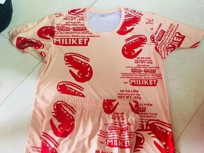 Loạt bộ đồ “cà khịa” cực chất khiến dân mạng cười "ná thở"