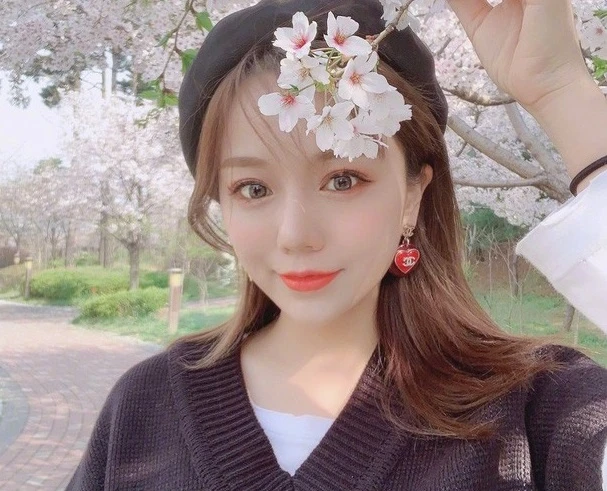 Bị “bóc mẽ” nhan sắc thật, hot girl xứ Trung đáp trả khiến CĐM “câm nín“