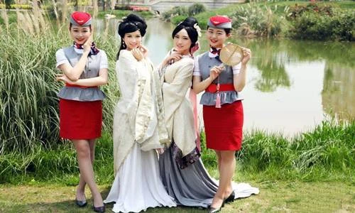 Nhóm nữ sinh hàng không khoe ảnh kỷ yếu “độc lạ“