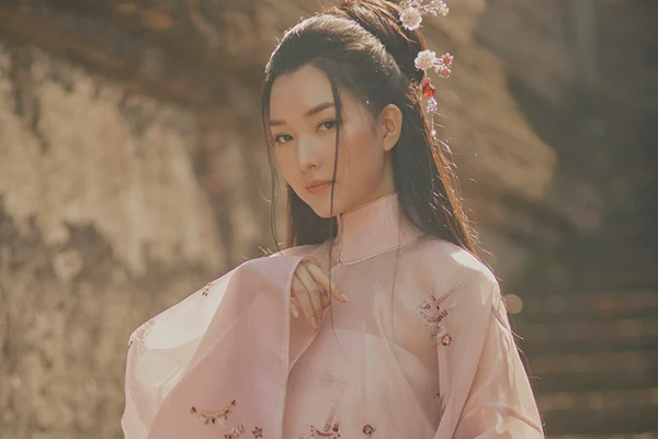 “Nàng thơ xứ Huế” xinh ngất ngây trong bộ ảnh hoá thân nàng Kiều