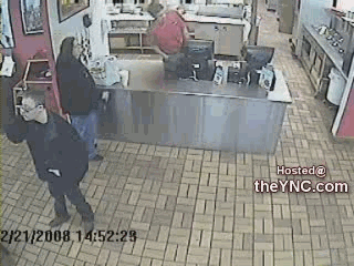 Này thì... can tội bắt nạt trẻ con.