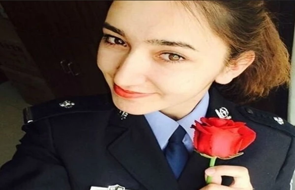 Nữ cảnh sát chống khủng bố xinh đẹp gây sốt mạng