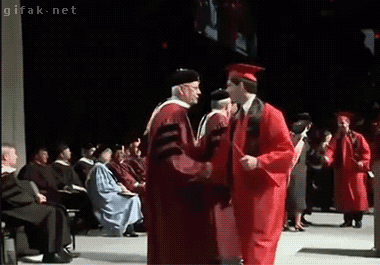 Thật tuyệt vời, mình tốt nghiệp rồi.