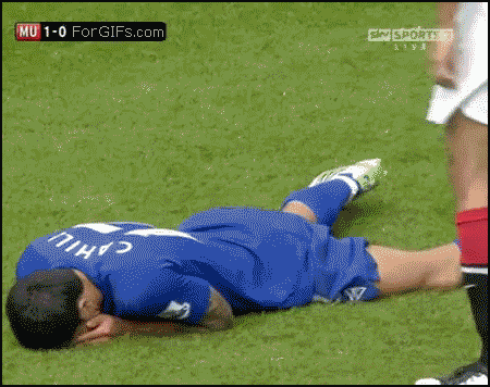 Để tôi giúp anh đứng dậy.