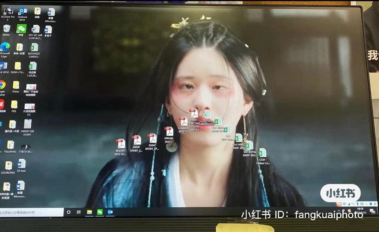 Không nhịn nổi cười trước màn hình máy tính độc lạ dân văn phòng