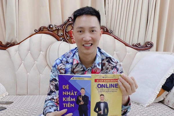 Ra sách, giang hồ mạng Huấn Hoa Hồng bị chỉ trích không tiếc lời