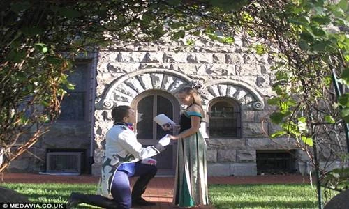 Màn cầu hôn cổ tích “đốn gục” trái tim các cô gái