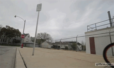 Hơn cả diễn viên xiếc.