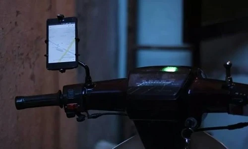 Gương xe máy "làm cảnh"