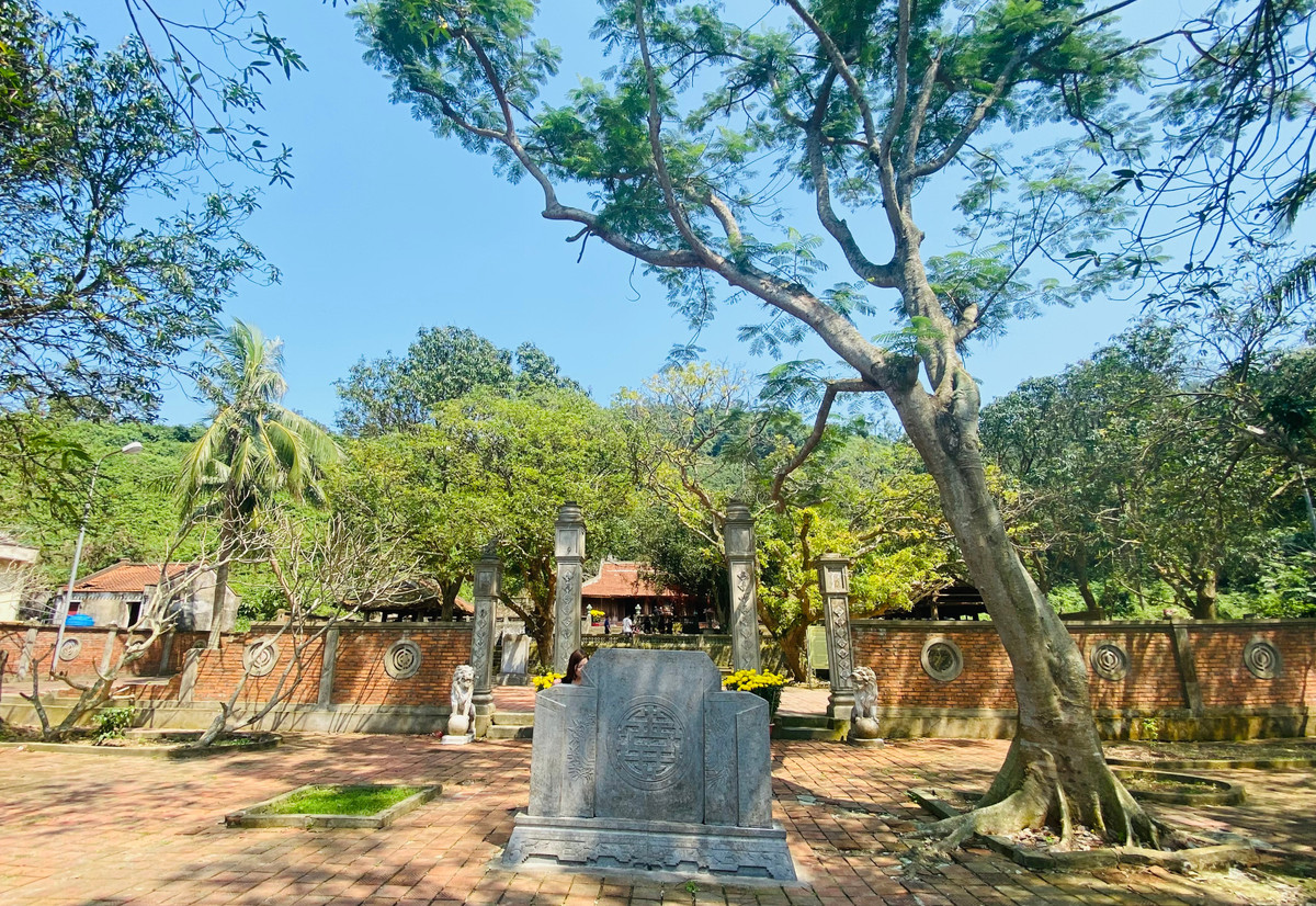 Chùa Song Ngư toạ lạc ở vị trí đẹp, thanh tịnh, luôn là điểm đến du lịch tâm linh cho du khách mỗi dịp đến Cửa Lò, Nghệ An.