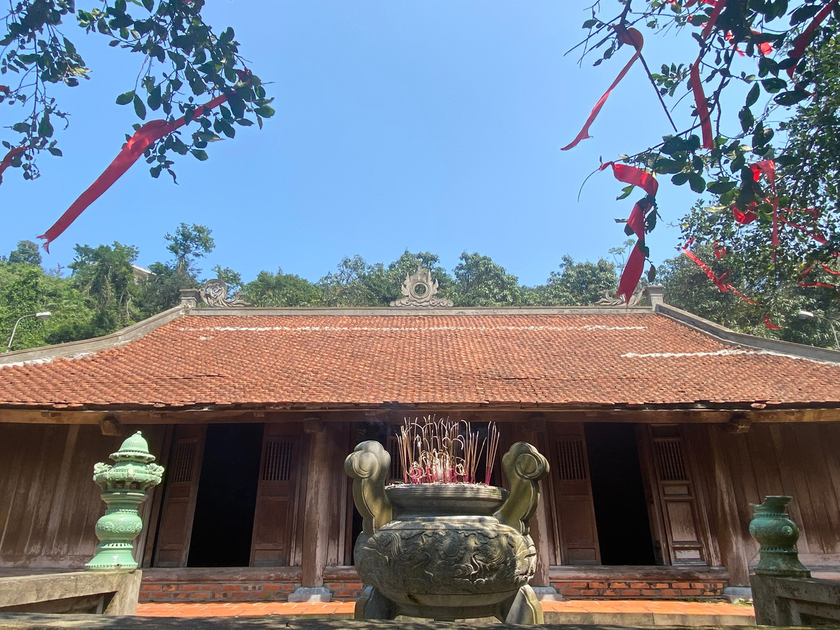 Từ xa xưa, các thuyền buồm đi qua và ngư dân đánh cá trên biển vùng Cửa Lò – Cửa Hội đều vào dâng hương ở chùa để cầu mong cho trời yên biển lặng, mưa thuận gió hòa, gặp nhiều may mắn, đặc biệt vào những thời điểm có giông bão. Chùa là nơi để ngư dân và tàu thuyền vào đây trú ngụ an toàn.