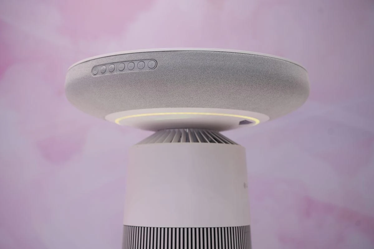 LG tung bộ đôi máy lọc không khí kiêm loa và hút ẩm cao cấp