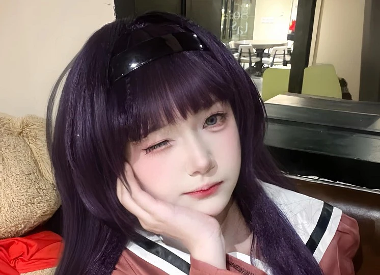 Coser Việt gây sốt với ảnh chụp gương "cam thường" vẫn đẹp nao lòng