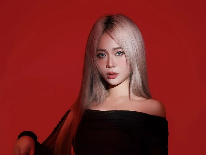 Misthy diện áo khoét sâu, fan “đổ rạp” vì quá quyến rũ