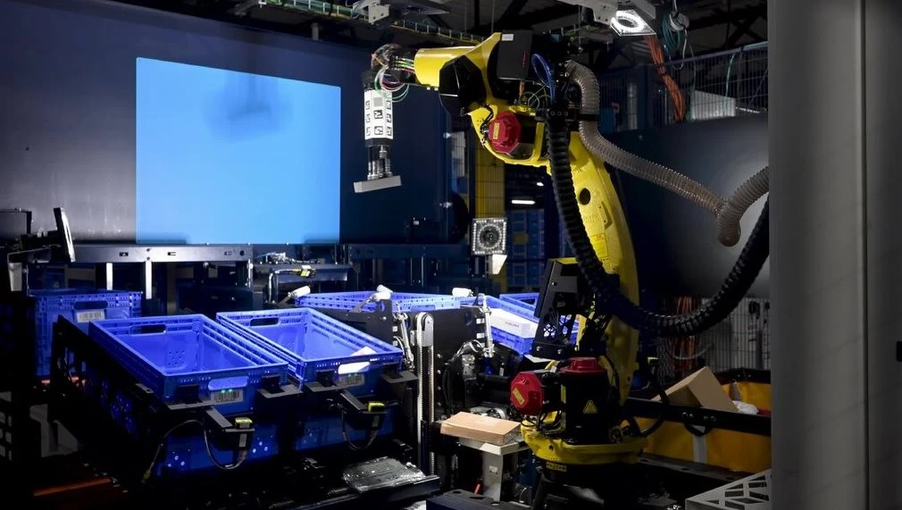 Amazon gây sốc khi tuyên bố thay thế 500.000 lao động bằng robot